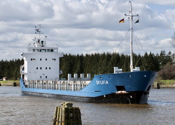 Sylvia in Kiel Canal passing Breiholz, 07-04-2012