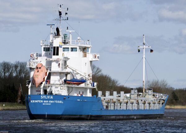 Sylvia in Kiel Canal passing Breiholz, 07-04-2012