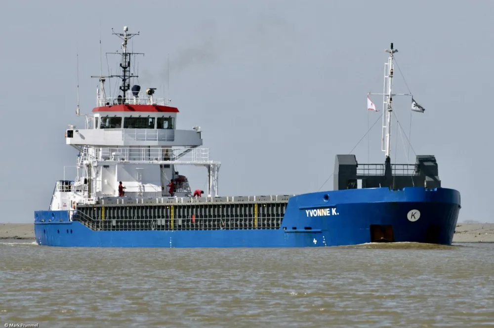 Yvonne K. leaving Delfzijl, 17-04-2010