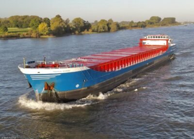 Amadeus Diamond on river Rhine passing Spijk, 06-10-2022