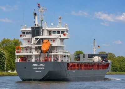 Ameland in Kiel Canal passing Breiholz, 14-05-2015