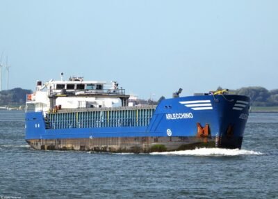 Arlecchino inbound Rotterdam passing Rozenburg, 16-10-2022