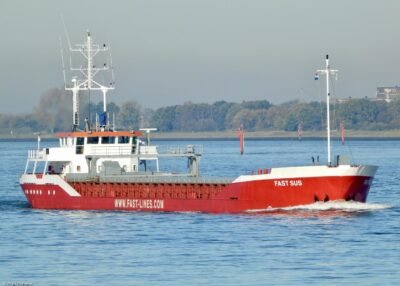 Fast Sus inbound Rotterdam passing Rozenburg, 12-11-2022