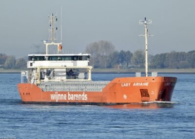 Lady Ariane inbound Rotterdam passing Rozenburg, 12-11-2022