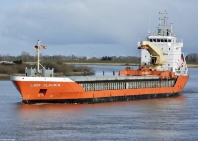 Lady Claudia on river Ems passing Leer, 05-03-2023