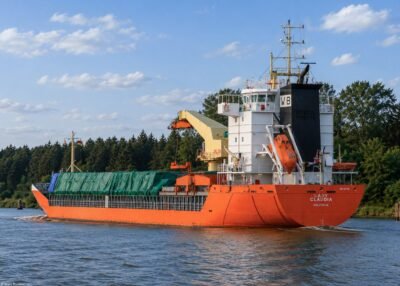 Lady Claudia in Kiel Canal passing Breiholz, 30-05-2014