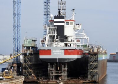 Neuseborg docked at Niestern Sander in Delfzijl, 21-10-2022