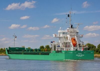 Arklow Beach in Kiel Canal passing Breiholz, 14-05-2015