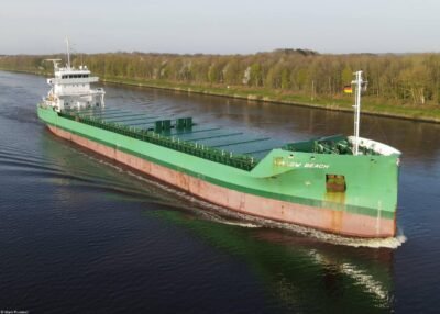 Arklow Beach in Kiel Canal passing Hohenhörn, 28-04-2023