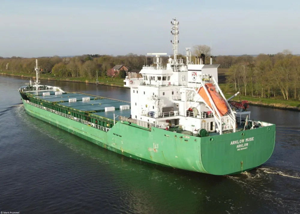Arklow Muse in Kiel Canal passing Hohenhörn, 28-04-2023