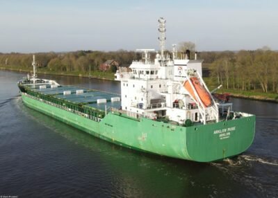Arklow Muse in Kiel Canal passing Hohenhörn, 28-04-2023