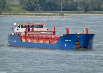 Eems Star on river Waal passing Nijmegen, 28-05-2023