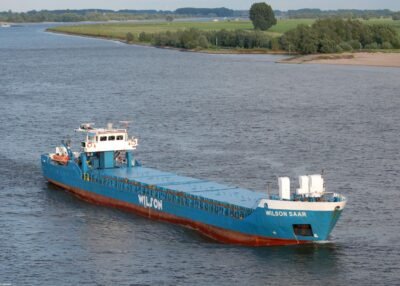 Wilson Saar on river Rhine passing Emmerich, 16-05-2007