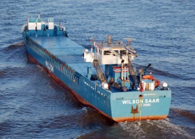 Wilson Saar on river Rhine passing Emmerich,17-04-2007