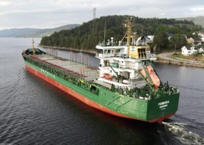 Fembria passing Svelvik, 21-06-2023