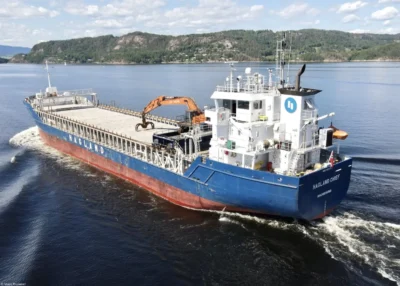 Hagland Chief passing Svelvik, 24-06-2023