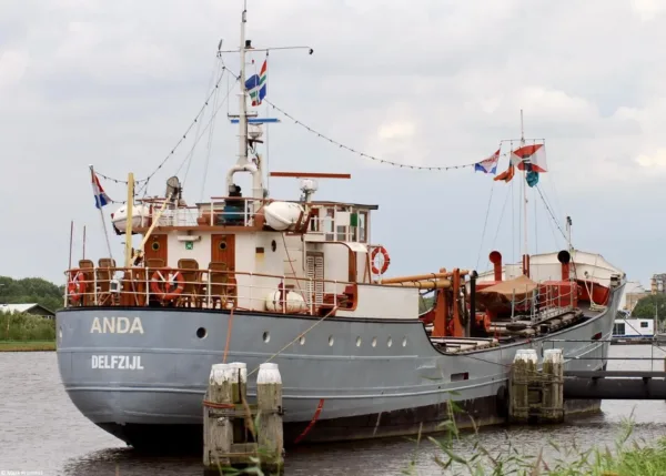 Anda moored at Farmsumerhaven in Delfzijl, 02-08-2008