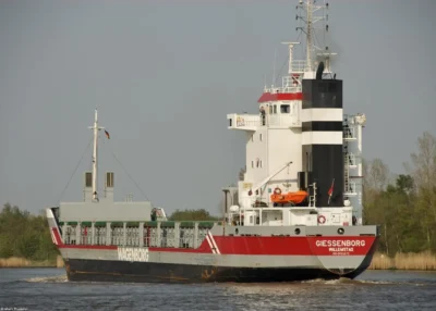 Giessenborg in Kiel Canal passing Breiholz, 23-04-2011