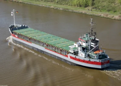 Osteborg in Kiel Canal passing Grünenthal, 25-04-2011