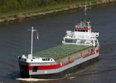 Osteborg in Kiel Canal passing Grünental, 25-04-2011