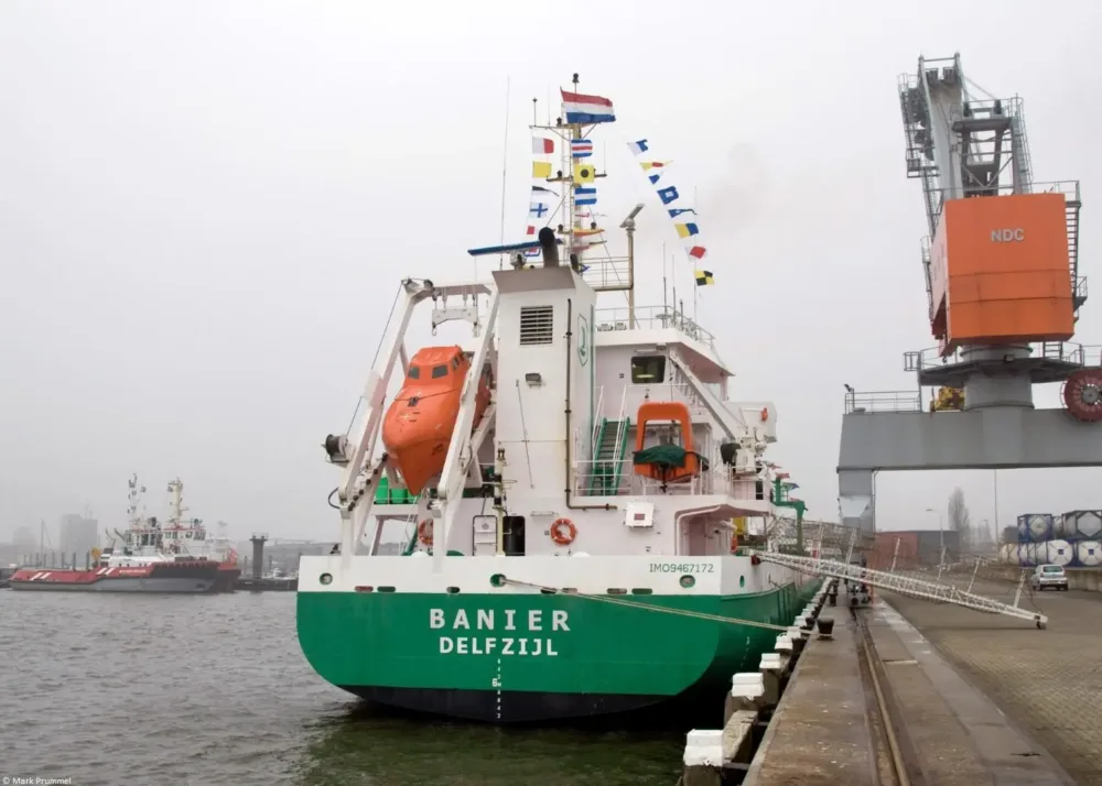 Banier moored in Delfzijl, 01-11-2009