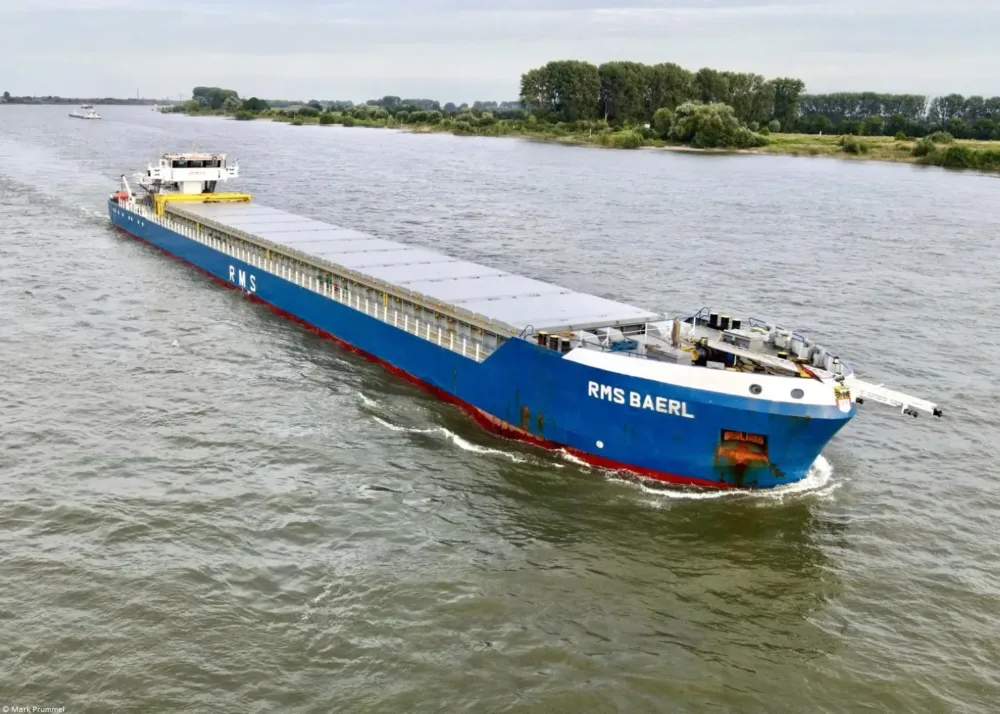 RMS Baerl on river Rhine passing Spijk, 13-08-2021
