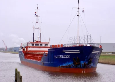 Zuiderzee in A.G. Wildervanckkanaal passing Meeden, 04-02-2004