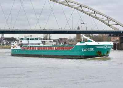 Ampere on river Merwede passing Dordrecht, 15-12-2023