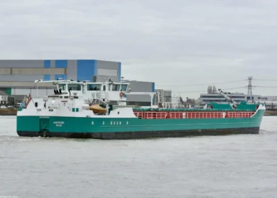 Ampere on river Merwede passing Dordrecht, 15-12-2023