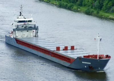 Belterwiede in Kiel Canal passing Grunenthal, 29-05-2014