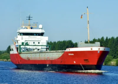 Ostgard in Kiel Canal passing Breiholz, 29-05-2014