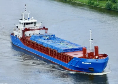 Skagern in Kiel Canal passing Grunenthal, 29-05-2014