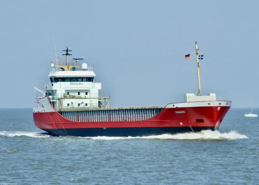 Sydgard passing Cuxhaven, 07-05-2011