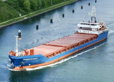 Transdistinto in Kiel Canal passing Kiel, 15-05-2015