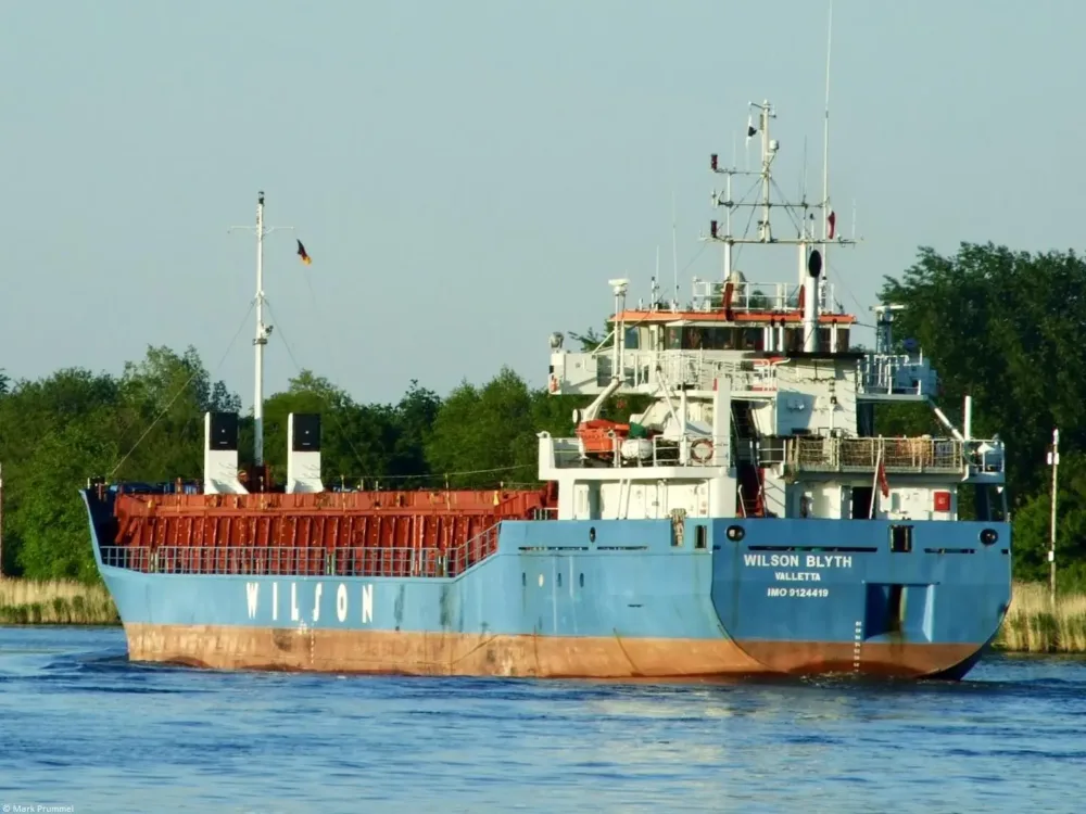 Wilson Blyth in Kiel Canal passing Breiholz, 29-05-2014
