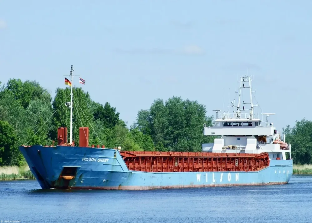 Wilson Ghent in Kiel Canal passing Breiholz, 29-05-2014