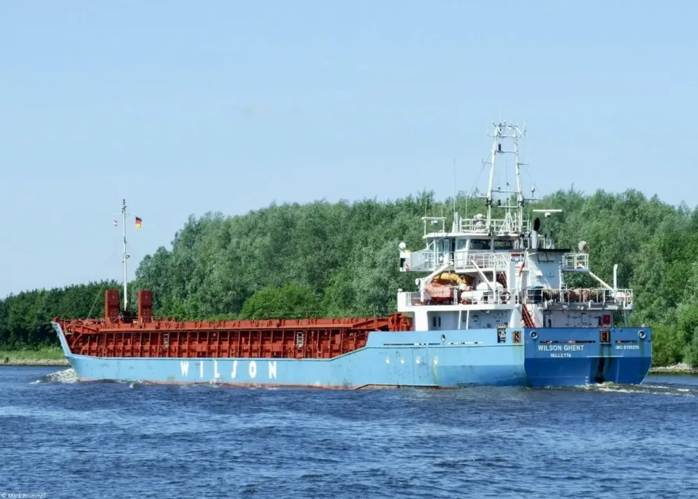 Wilson Ghent in Kiel Canal passing Breiholz, 29-05-2014