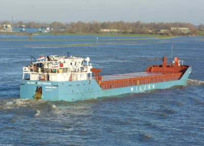Wilson Rotterdam on river Waal passing Beneden Leeuwen, 17-12-2023