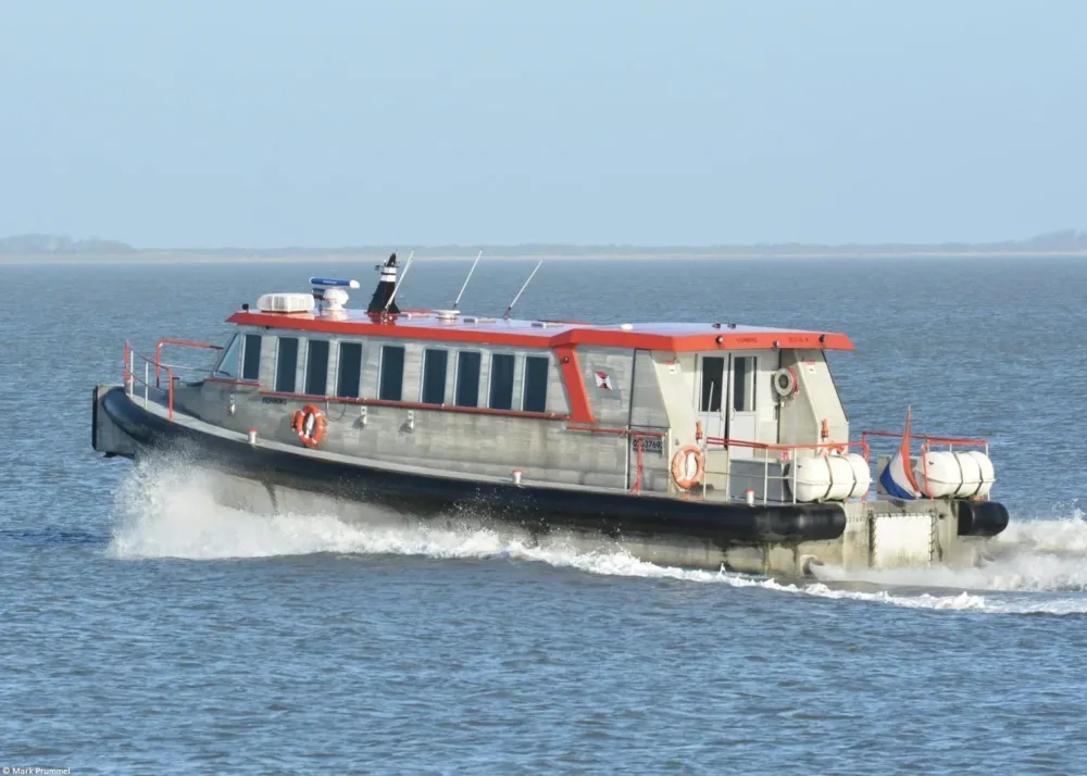 Esonborg departing from Lauwersoog, 27-01-2024