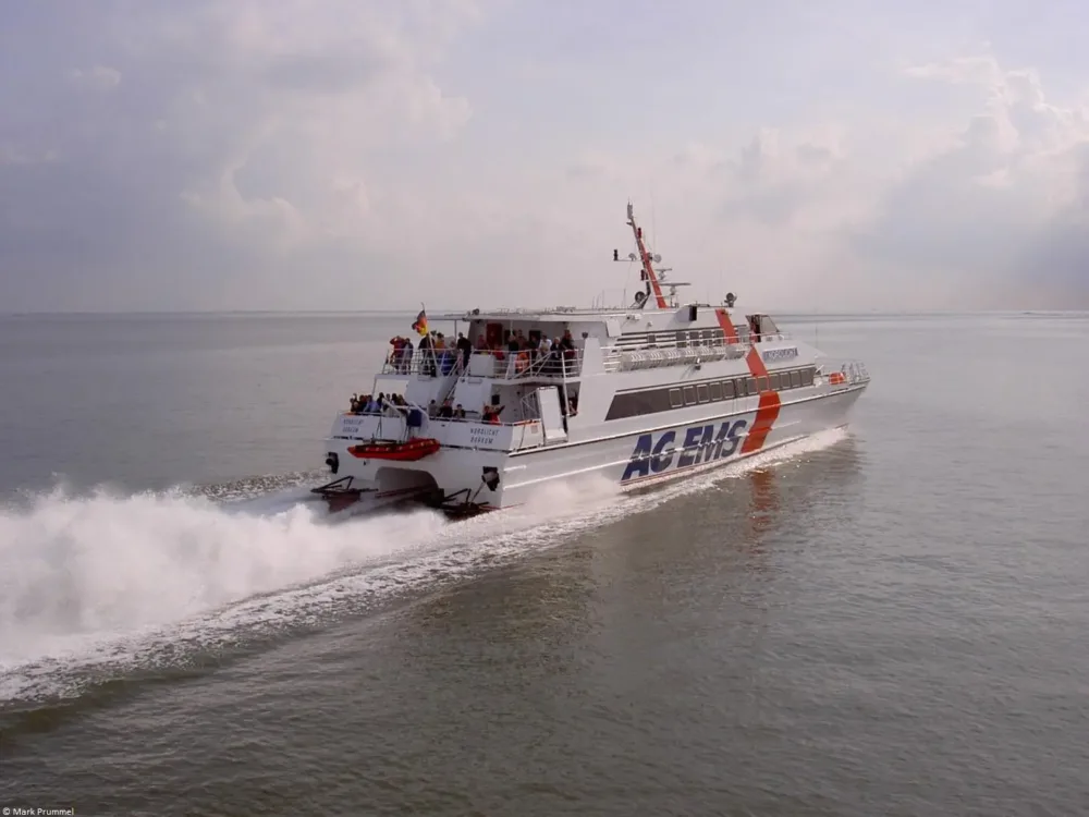 Nordlicht departing from Borkum, 19-07-2004