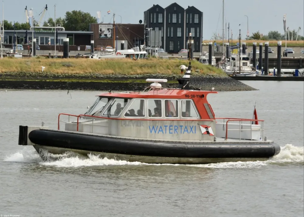 Plevier leaving Lauwersoog, 30-06-2023
