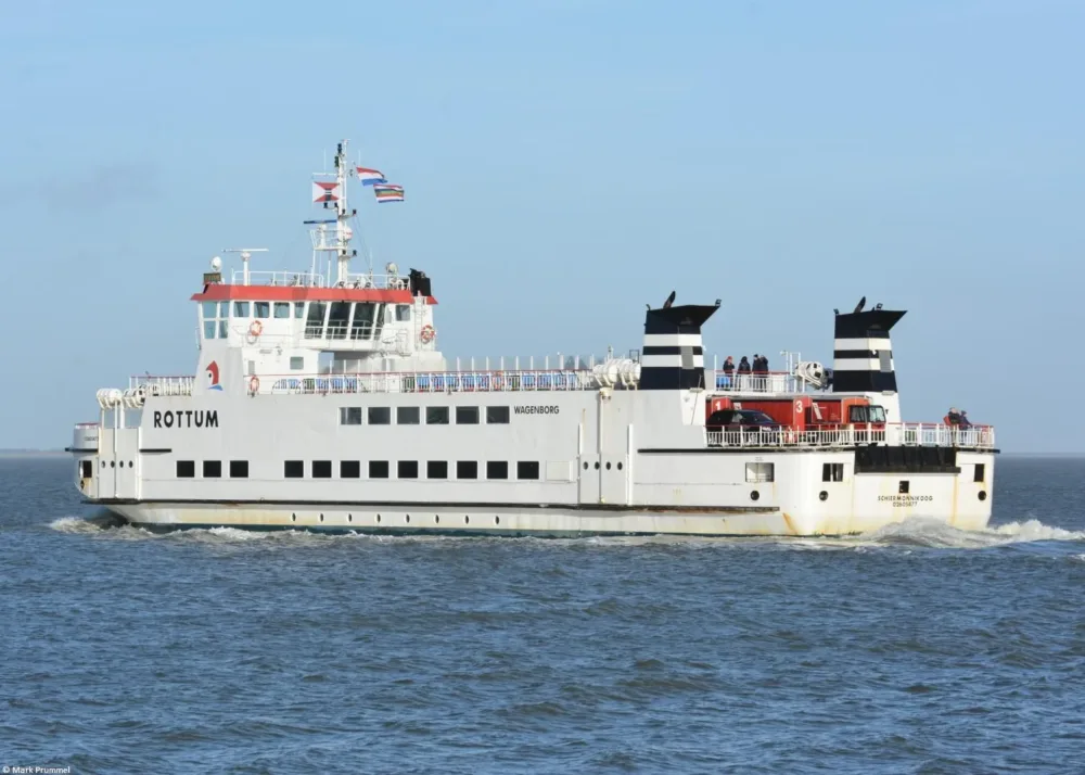 Rottum leaving Lauwersoog, 27-01-2024
