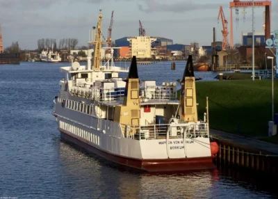 Wappen von Borkum moored in Emden, 12-12-2005