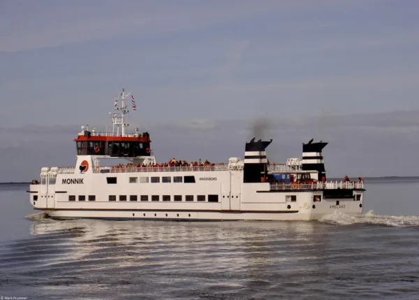 Monnik departing from Lauwersoog, 09-01-2002