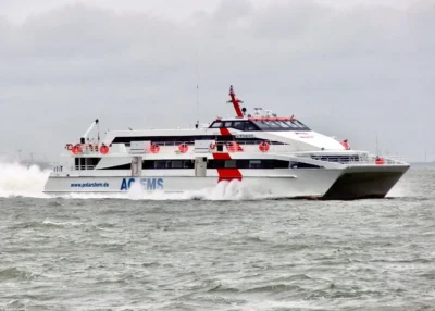 Polarstern on river Ems, 25-06-2005