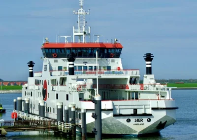 Sier moored in Nes, 02-05-2005