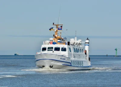 Wappen von Norderney arriving in Norddeich, 07-05-2016