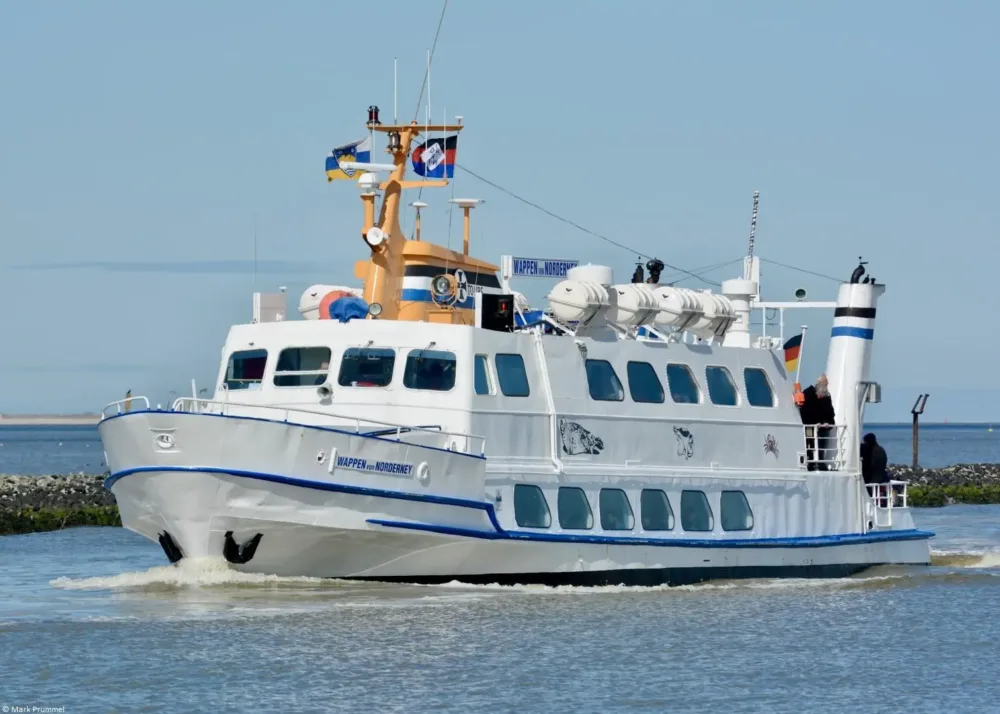 Wappen von Norderney arriving in Norddeich, 07-05-2016
