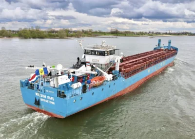 Wilson Ems on river Rhine passing Tolkamer, 29-03-2024