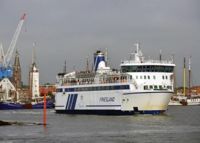 Friesland departing from Harlingen, 17-06-2005